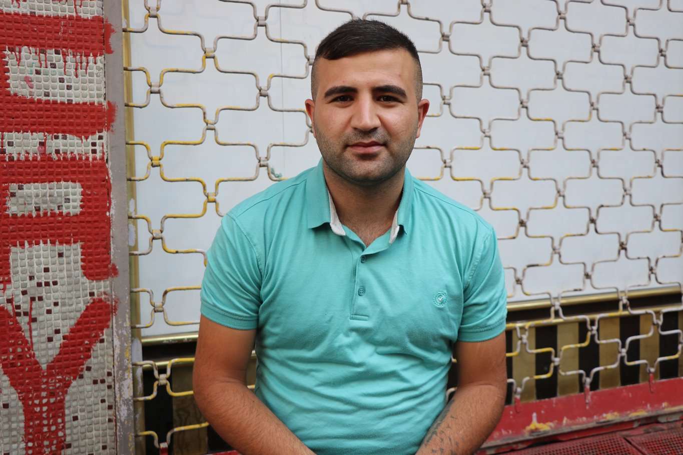 Hırsıza uçan tekme atarak motosikletini kurtaran kurye konuştu: Başka çarem kalmamıştı Hırsıza uçan tekme atarak motosikletini kurtaran kurye konuştu: Başka çarem kalmamıştı